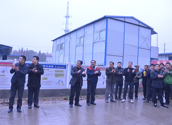 东荆街三眼桥社区一期举行封顶仪式(图2)