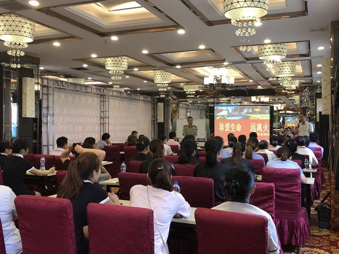 鑫龙大酒店消防知识培训会(图1)