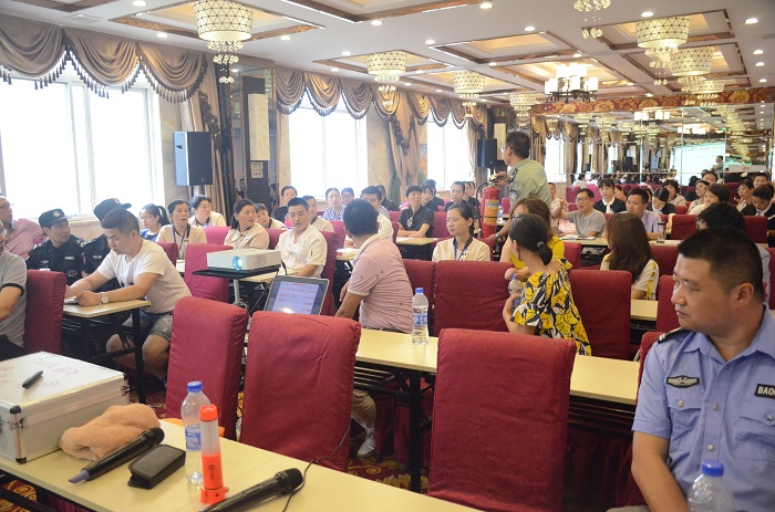 鑫龙大酒店消防知识培训会(图3)
