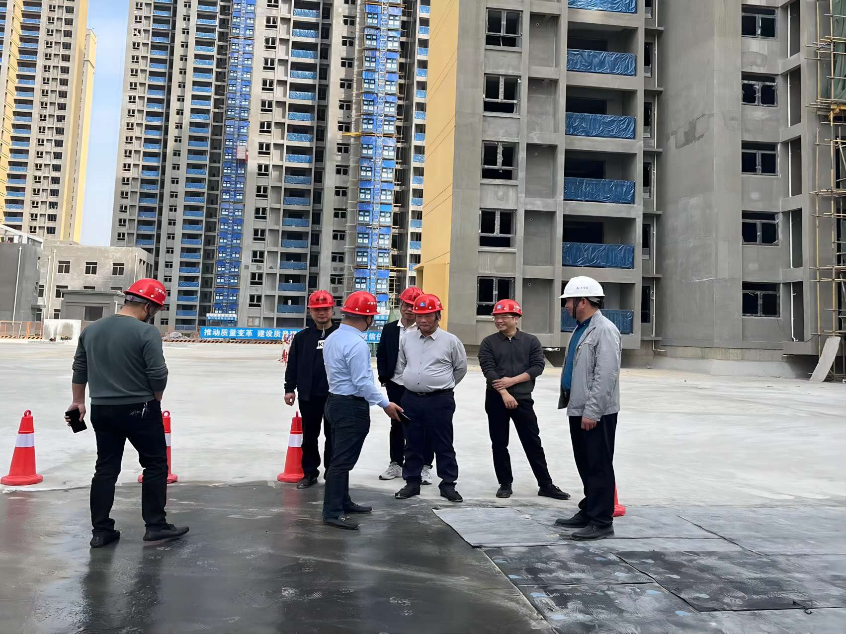 汇鑫集团高层领导巡检各项目部部署工作(图5)