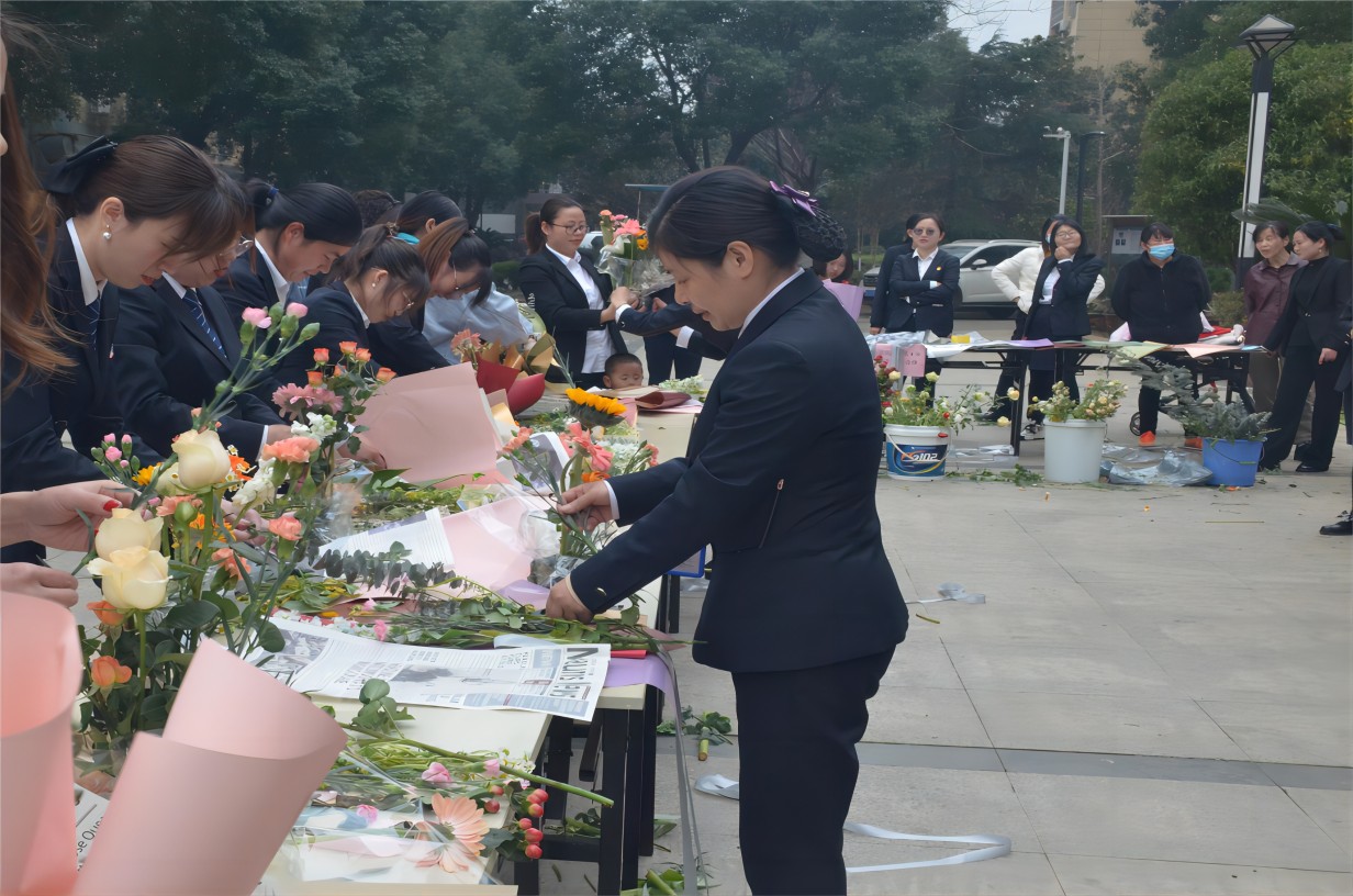 汇鑫集团工会开展 三八女神节“诗情花意 幸福绽放”花艺活动(图3)