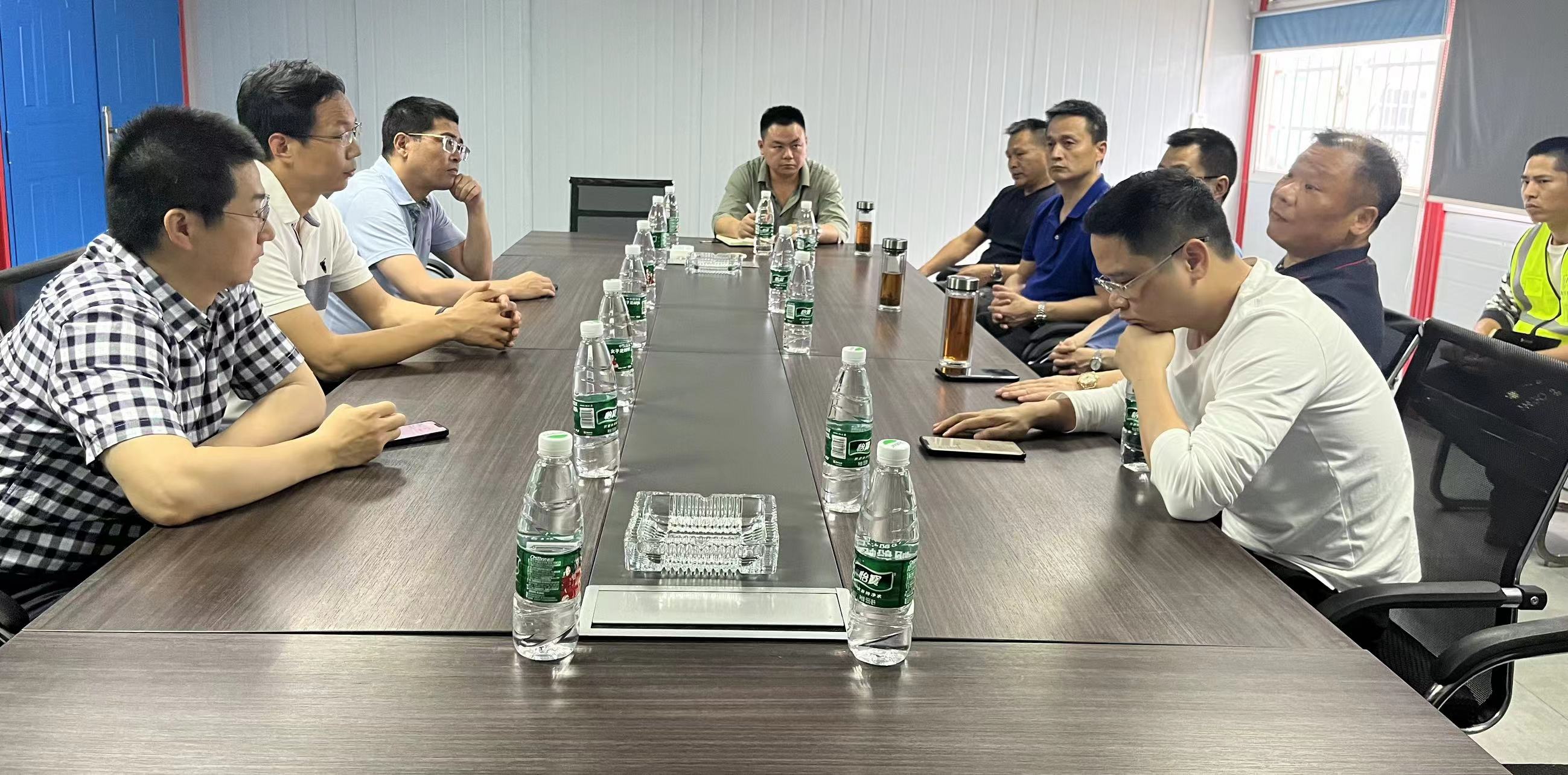 汇鑫集团高层领导一行莅临朗诗蔡甸电器厂项目部检查指导工作(图6)