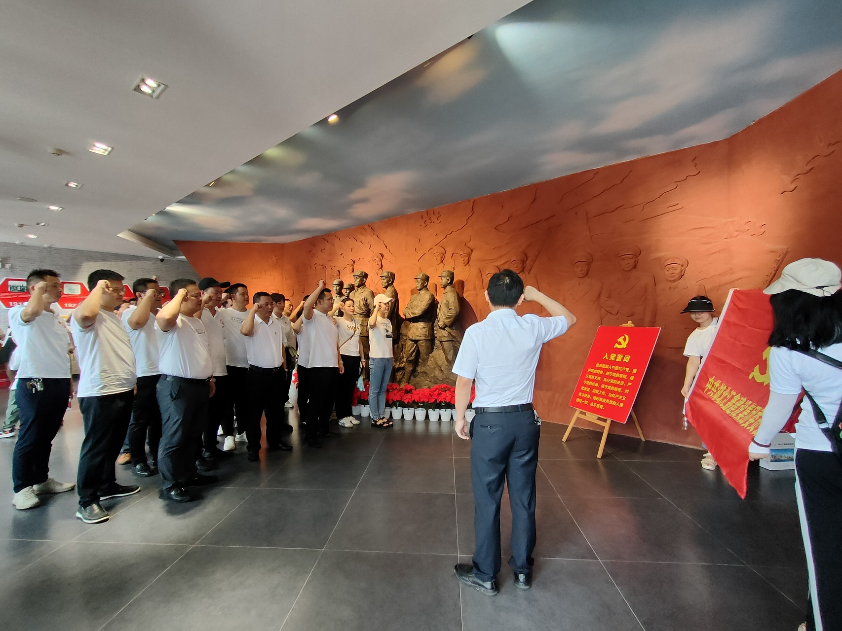 中共湖北汇鑫建设集团委员会 庆祝建党102周年红色教育活动(图2)