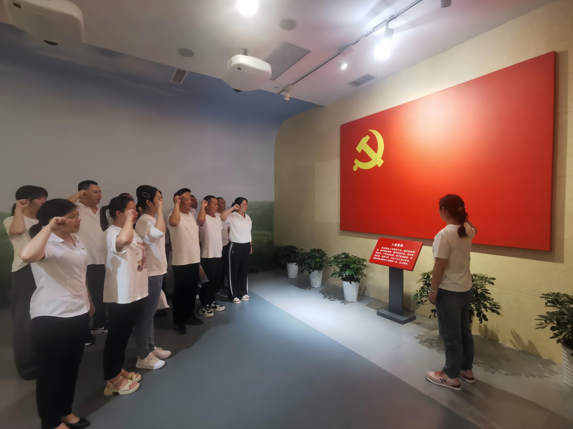 中共湖北汇鑫建设集团委员会庆祝建党103周年 红色教育活动(图5)